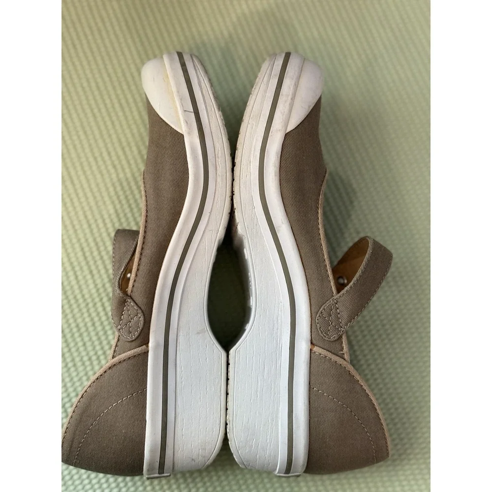 Vintage Dansko Slip Resistance Tan Casual Wedge Tennis Shoes Size 39 US 8.5